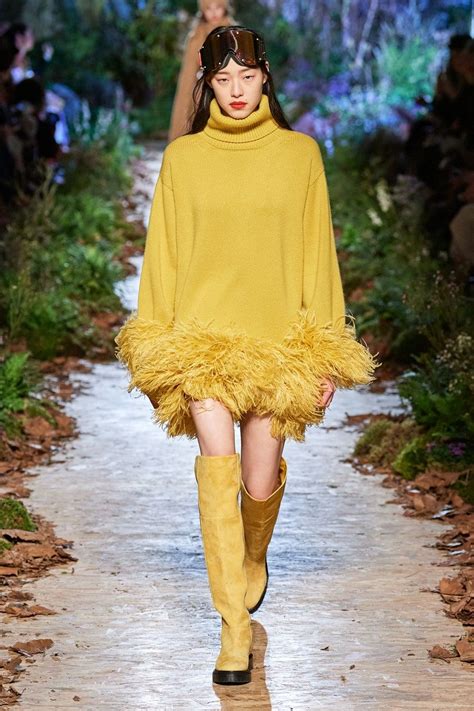 Fashion Shows: Fashion Week, Runway, Designer Collections .